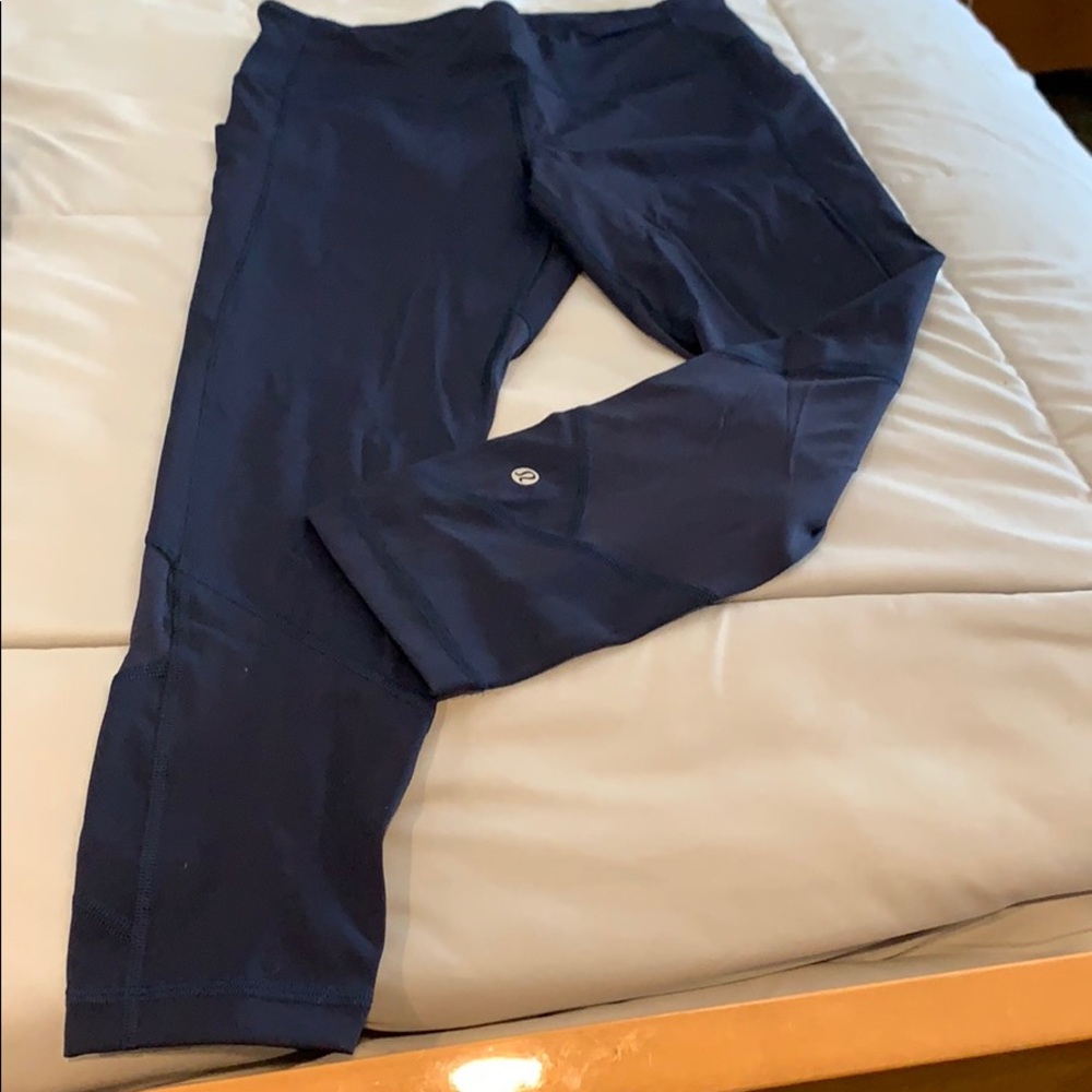 Lululemon navy capri leggings size 6